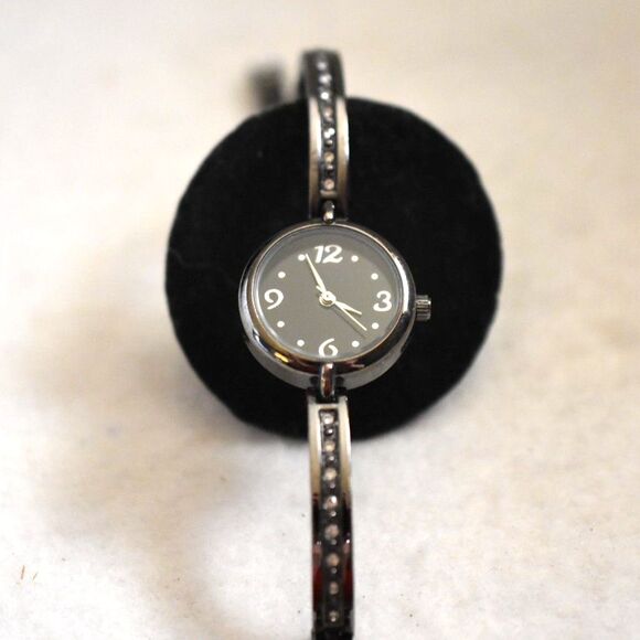 Voghish Black Face/Metal Rhinestone Accent Box Latch 7" New Battery Watch - Picture 1 of 3